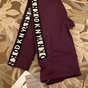 Brand New DKNY Sport 7/8 Legging with Logo Side Seam Print Size XS Dark Maroon